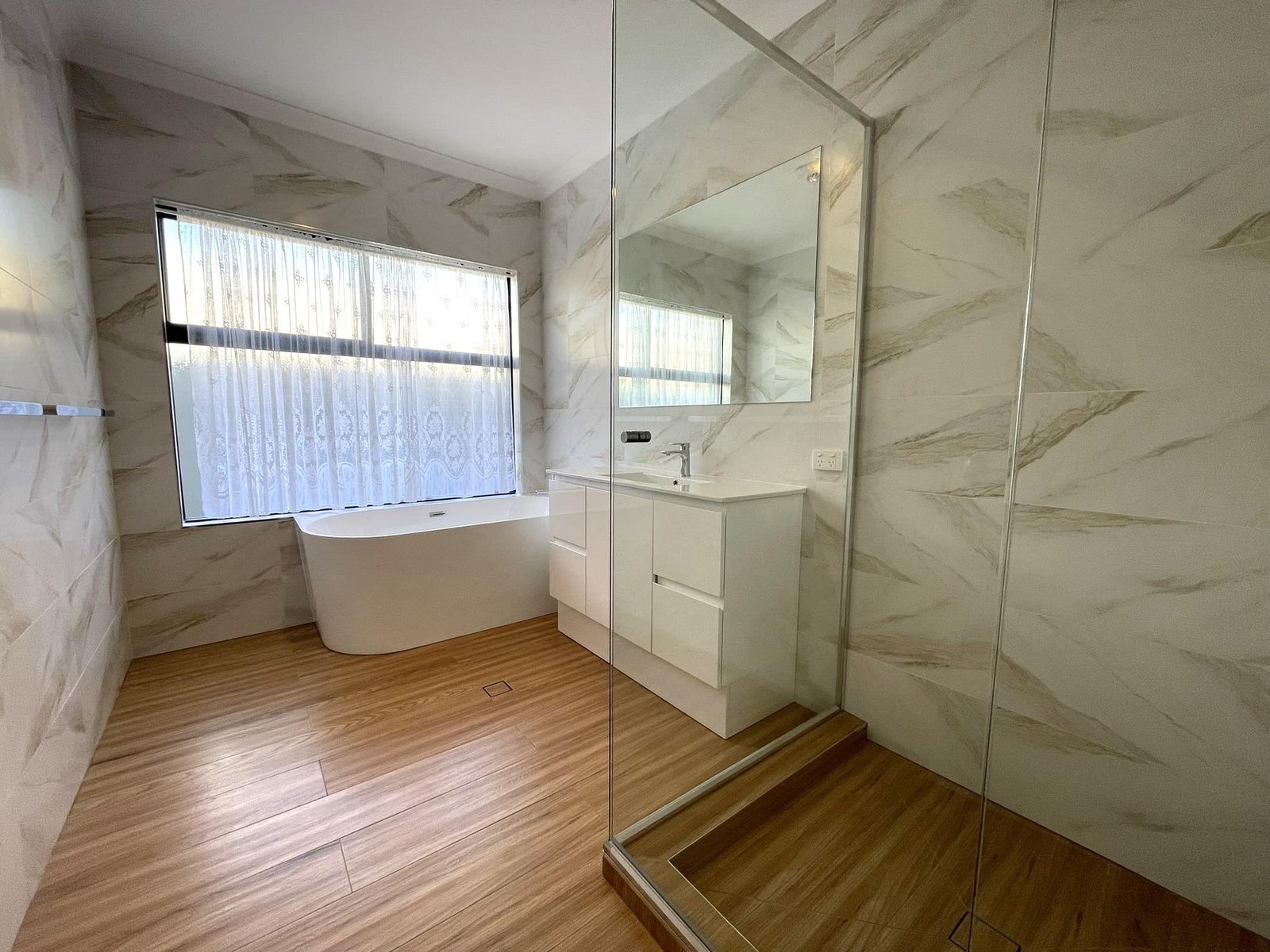 Sleek Modern Bathroom Design